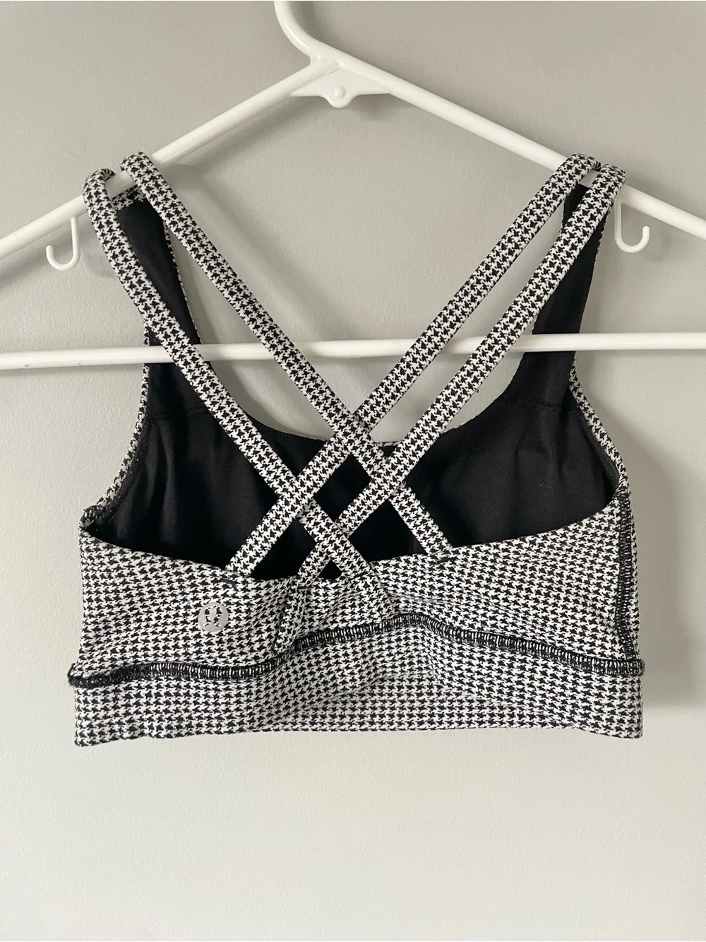 Lululemon Energy Bra Houndstooth Black and White Strappy Back Womens 2 EUC 48$